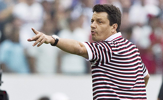 O técnico Adilson Batista na época em que estava no comando do São Paulo