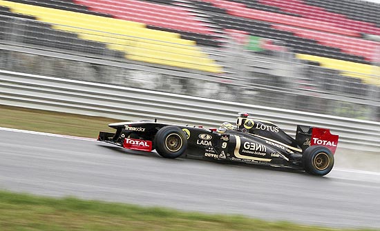 Bruno Senna, da Renault, treina sob chuva na Coreia do Sul