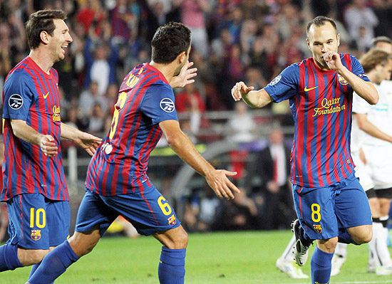 Messi ( esq.), Xavi (centro) e Iniesta concorrem juntos  eleio de melhor do mundo