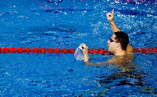 O nadador brasileiro Thiago Pereira após conquistar a medalha de ouro na final dos 200m costas masculino 