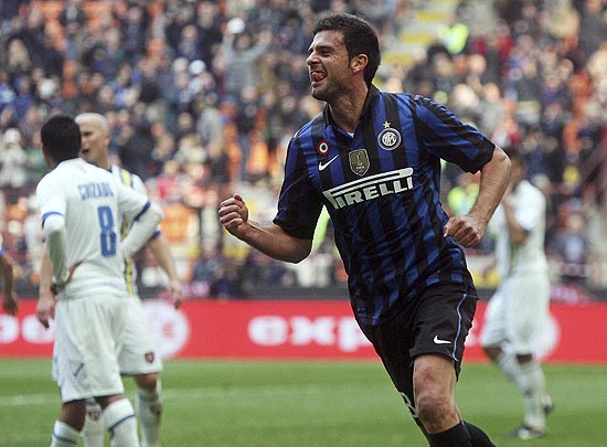 Thiago Motta comemora gol da Inter de Milão contra o Chievo, pelo Campeonato Italiano
