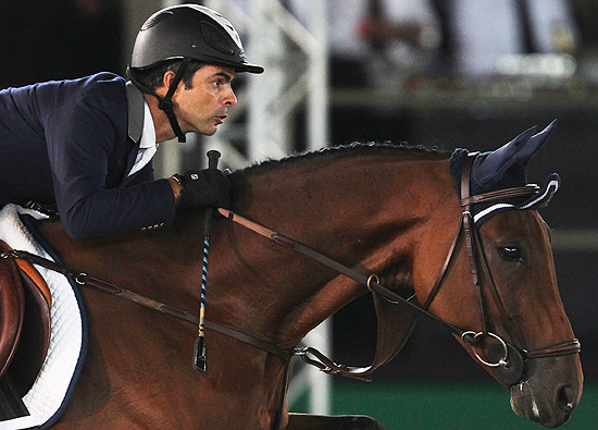 Rodrigo Pessoa compete com o cavalo "Let's Fly" no Rio