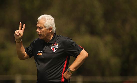 Emerson Leo comanda treinamento do So Paulo no CT da Barra Funda