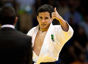 Felipe Kitadai comemora conquista da medalha de ouro