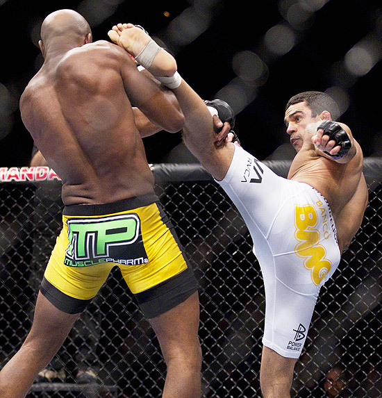 Vitor Belfort lutará no 1º evento do UFC de 2012 no Brasil