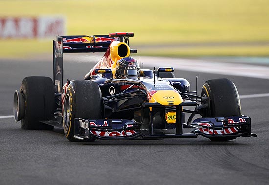 Sebastian Vettel, da Red Bull, com o pneu direito traseiro furado em Abu Dhabi