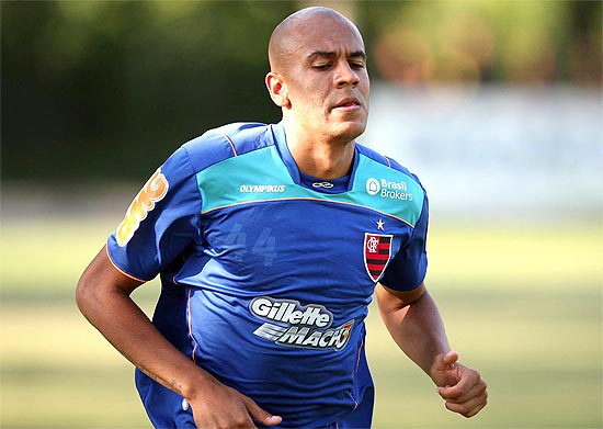 Alex Silva, que pertence ao Flamengo, interessa ao Santos
