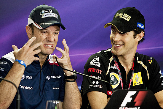 Barrichello (à dir.) e Senna durante entrevista coletiva; ambos ainda estão sem equipe em 2012