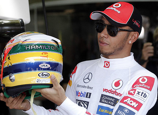 Hamilton mostra pintura inspirada no capacete de Ayrton Senna; clique e veja imagens