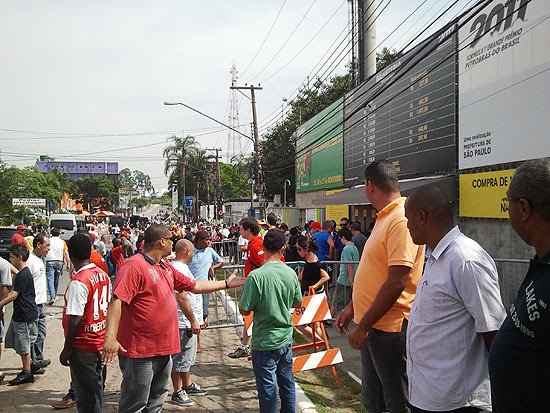 Polícia Militar prende cambistas em Interlagos 26 11 2011 Esporte