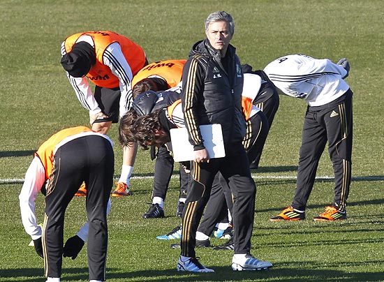 O técnico José Mourinho comanda treino do Real Madrid