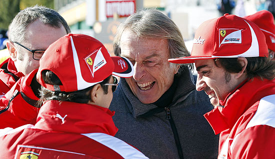 Luca di Montezemolo converesa com Massa e Alonso; clique na foto e veja galeria