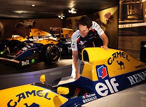 Senna conhece museu da Williams, na Inglaterra