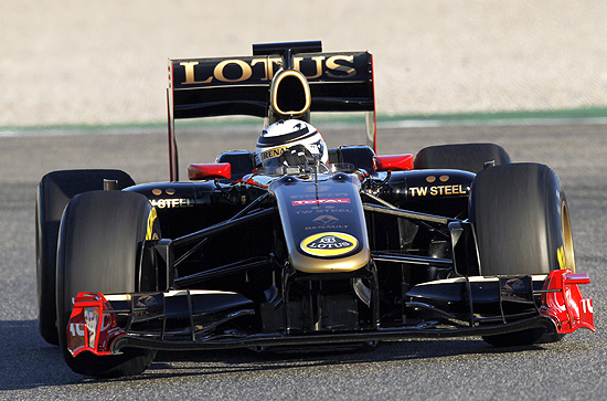 Kimi Raikkonen pilota pela primeira vez a Lotus; finlandês estava dois anos afastado da F-1