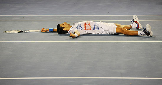 Novak Djokovic precisou suar bastante em quase cinco horas de confronto