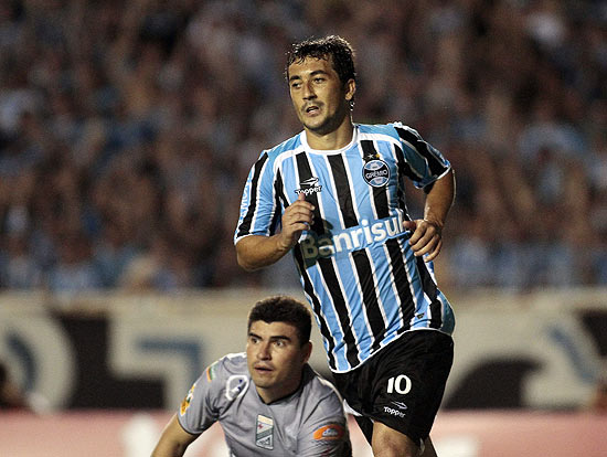Douglas festeja o seu gol pelo Grêmio na Libertadores