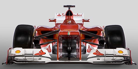 Novo carro da Ferrari, o F2012, tem um "degrau" no bico