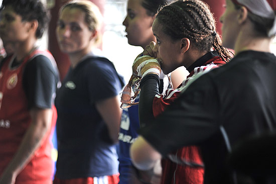 Boxeadoras britânicas durante treino em São Paulo