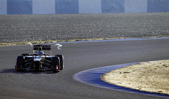Raikkonen, da Lotus, durante treino em Jerez de la Frontera; clique na imagem e veja galeria