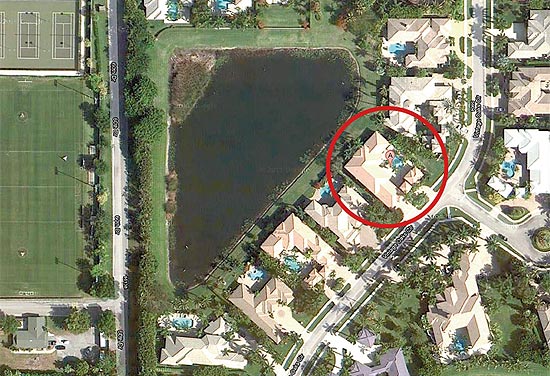 Imagem do Google com a casa (em destaque) em que funciona a empresa do cartola em Delray Beach