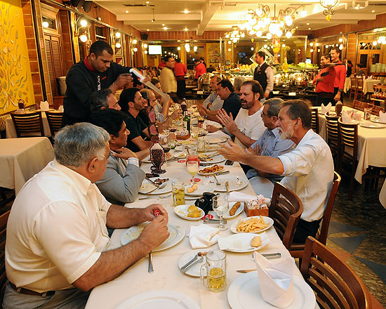 Dirigentes se reúnem em restaurante no Rio 