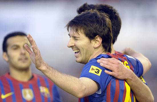 Lionel Messi comemora um de seus gols marcados contra o Racing Santander