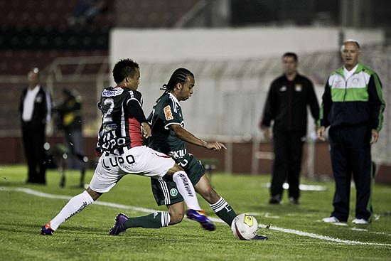 Wesley (dir) estreia pelo Palmeiras contra o Paulista, em Jundia
