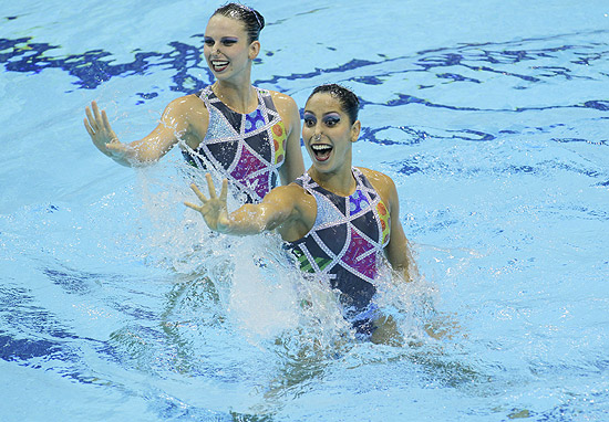 As brasileiras Nayara Figueira e Lara Teixeira se apresentam na rotina técnica do Pré-Olímpico, nesta quarta