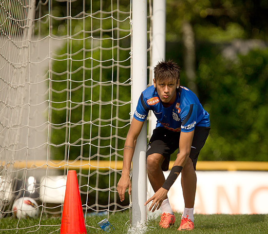 Neymar durante treino do Santos no CT Rei Pelé