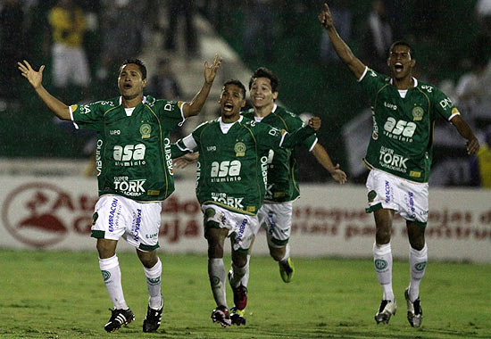 Jogadores do Guarani comemora classificação diante da Ponte Preta