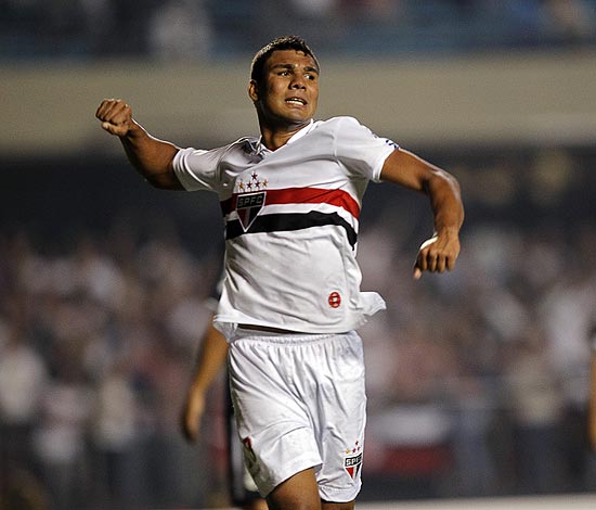 Casemiro vibra ao fazer o primeiro gol do São Paulo no jogo