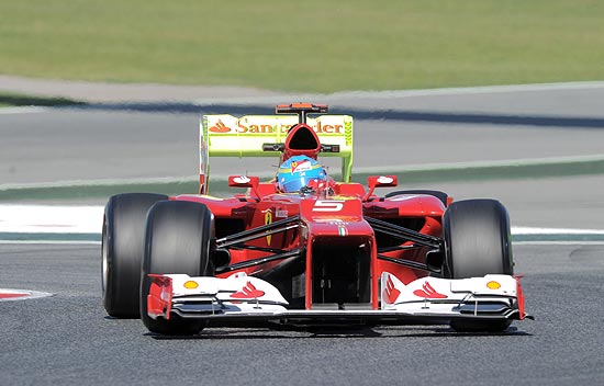 O espanhol Fernando Alonso durante o primeiro treino livre para o GP da Espanha