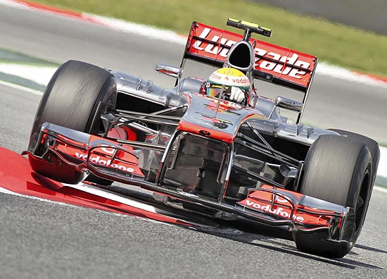 Lewis Hamilton, da McLaren, em ação no treino oficial da Espanha; clique e veja mais fotos