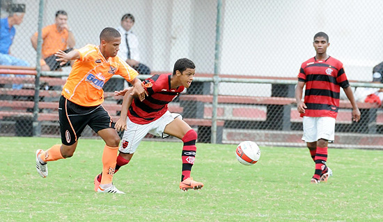 Renan Donizete em ação pelo time juvenil do Flamengo