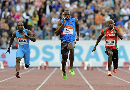 Usain Bolt (ao centro), Lerone Clarke, da Jamaica (à esq.) e Kim Collins (à dir.)