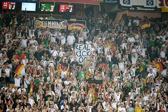Torcedores alemes durante o jogo entre Alemanha e Portugal, pela Euro-2012