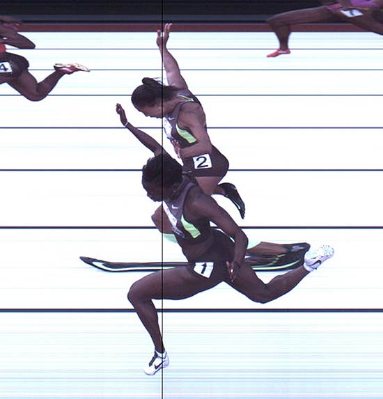 Imagem do photofinish mostra empate entre Allyson Felix (acima) e Jeneba Tarmoh na seletiva olímpica americana