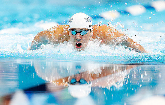 Michael Phelps durante a prova dos 200 m medley, em Omaha, nos Estados Unidos