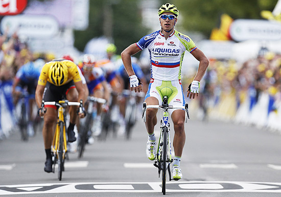 O eslovaco Peter Sagan comemora a vitória na primeira etapa da Volta da França, em Seraing, na Bélgica