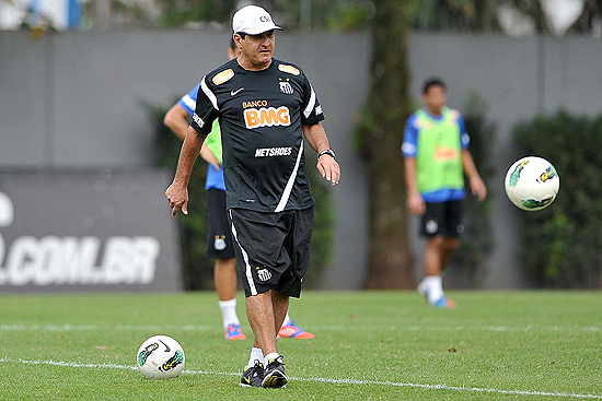 Muricy Ramalho durante treino do Santos