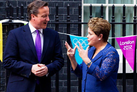 Dilma Rousseff (dir.) e o primeiro-ministro britânico, David Cameron