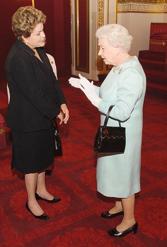 Rainha Elizabeth 2ª recebe a presidente Dilma no Palácio de Buckingham 