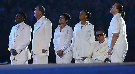 Da esquerda para a direita: Haile Gebrselassie, Ban Ki-Moon, Shami Chakrabarti, Marina Silva e Muhammad Ali durante cerimnia de abertura dos Jogos Olmpicos em Londres