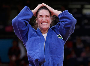 Mayra Aguiar comemora medalha de bronze em Londres
