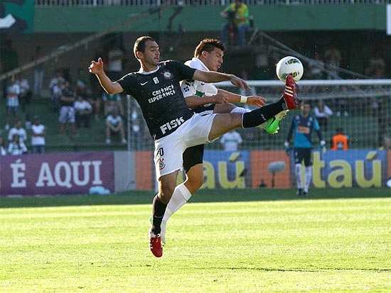 Jogo entre Coritiba e Corinthians no domingo