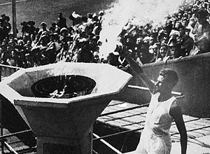 John Mark acende a pira olmpica nos Jogos de 1948 (Arquivo/Associated Press)