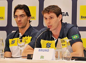 Giba (esq.) e Bruninho durante a entrevista coletiva