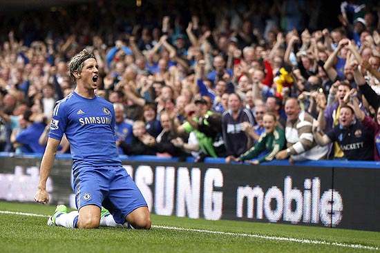 O atacante espanhol Fernando Torres comemora gol pelo Chelsea