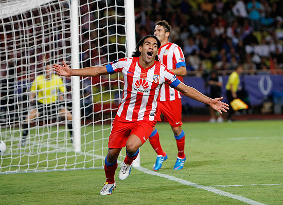 Falcao Garcia comemora seu terceiro gol marcado na partida desta sexta