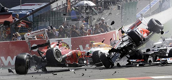 Acidente logo no começo da prova em Spa-Francorchamps, na Bélgica